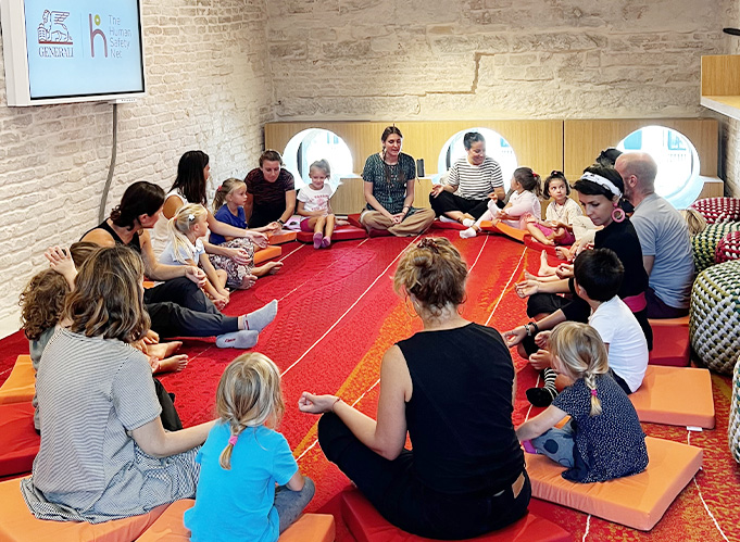 Glimpses, the body that observes