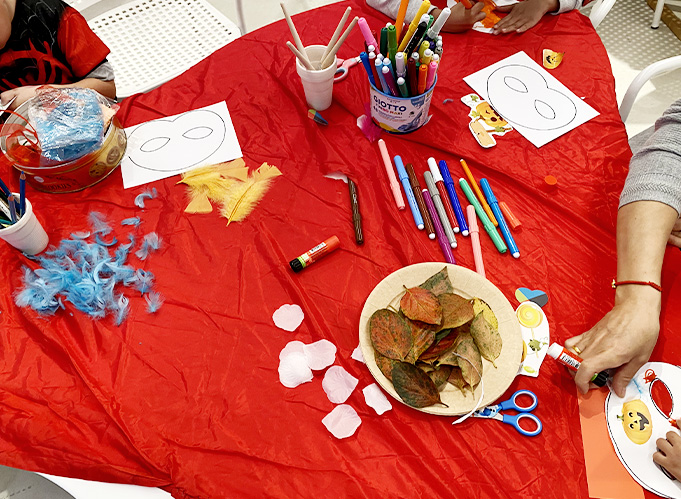 Let's model, hands in dough