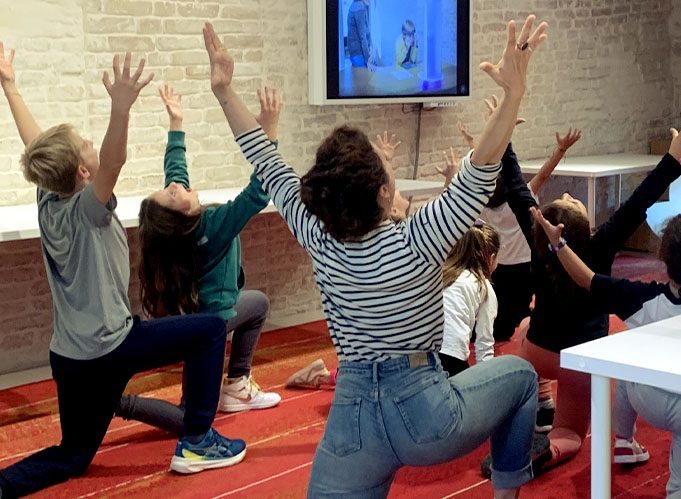 Asana e mantra per crescere insieme con lo yoga