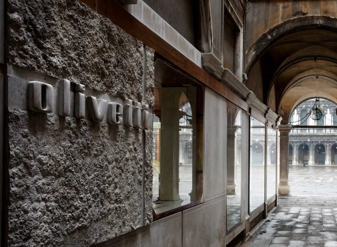 “Una fessura per illuminare Piazza San Marco” – Workshop with Negozio Olivetti FAI